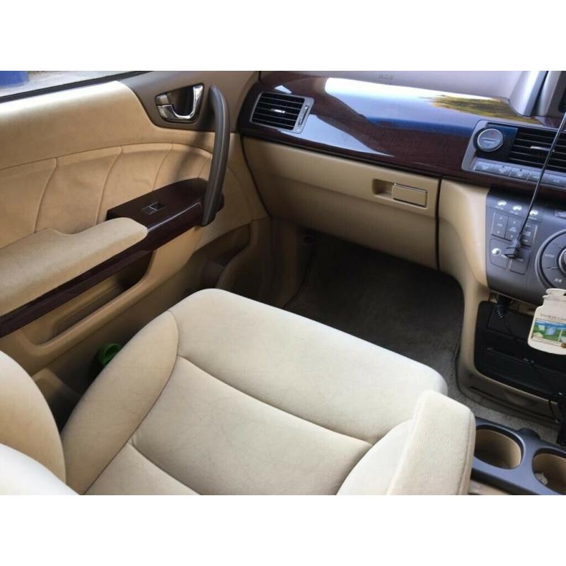 Honda Elysion 8 seater