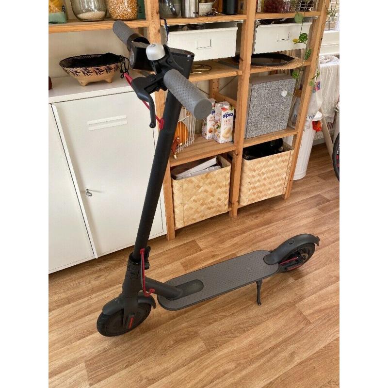 Xiaomi M365 Scooter with spare wheel set