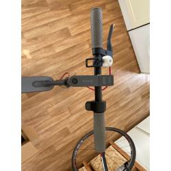 Xiaomi M365 Scooter with spare wheel set