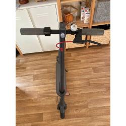 Xiaomi M365 Scooter with spare wheel set