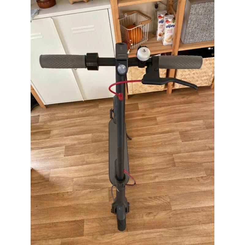 Xiaomi M365 Scooter with spare wheel set
