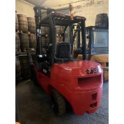 VARIETY OF FORKLIFTS FROM ?3000
