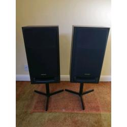 Aiwa speakers with stand