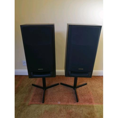 Aiwa speakers with stand
