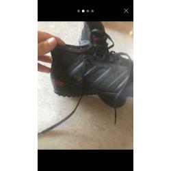 Football boots size 4