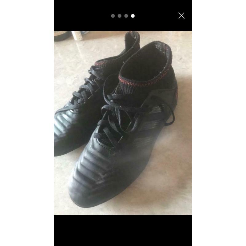 Football boots size 4