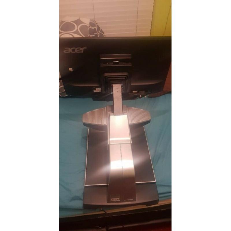 HumanWare SmartView Synergy PI 23 in video magnifier with advanced con