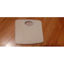 MECHANICAL BATHROOM SCALE - Clean and Working