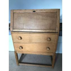 Wooden desk bureaux