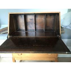Wooden desk bureaux