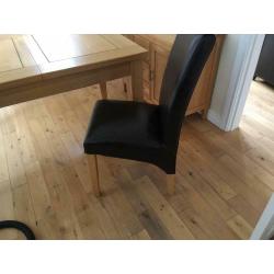 Solid oak table & 4 brown leather chairs in excellent condition: ?220