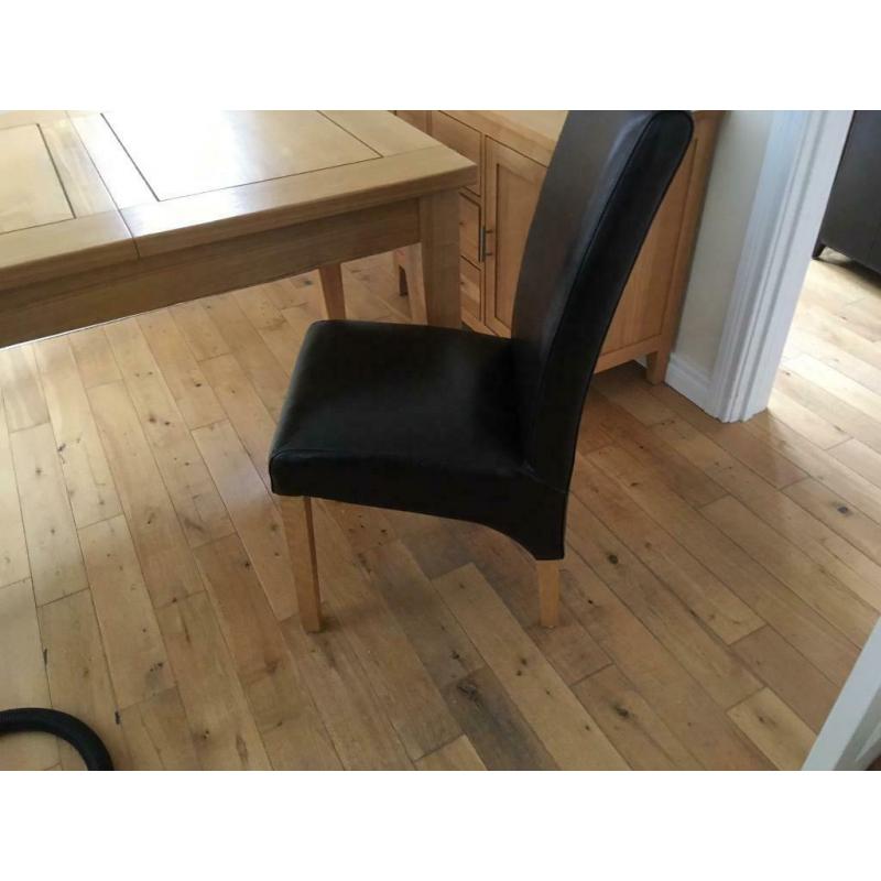 Solid oak table & 4 brown leather chairs in excellent condition: ?220