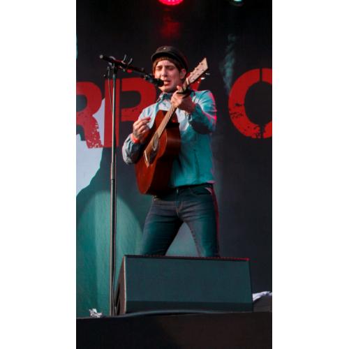 Gerry cinnamon at hampden park