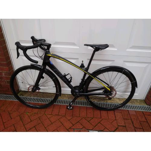 Giant Anyroad Cycle. Medium size. Use on road on Gravel.