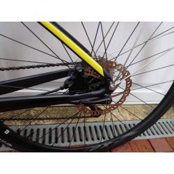 Giant Anyroad Cycle. Medium size. Use on road on Gravel.