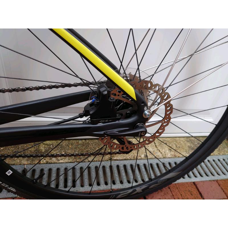 Giant Anyroad Cycle. Medium size. Use on road on Gravel.