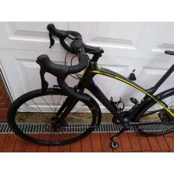 Giant Anyroad Cycle. Medium size. Use on road on Gravel.