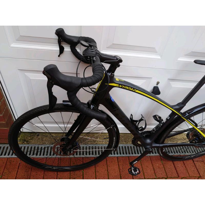 Giant Anyroad Cycle. Medium size. Use on road on Gravel.
