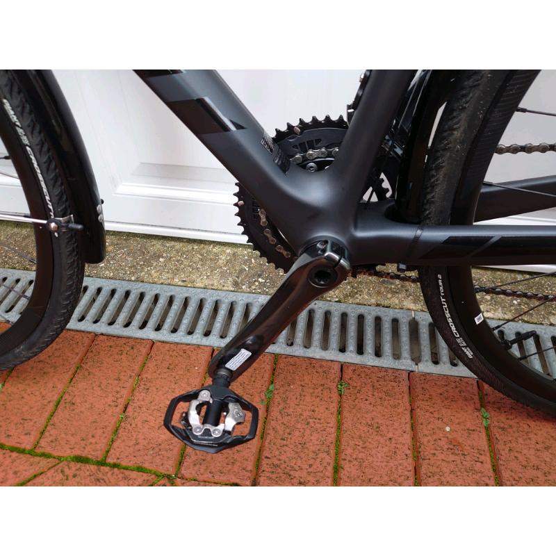 Giant Anyroad Cycle. Medium size. Use on road on Gravel.