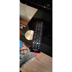 Panasonic 40 inch tv TX-40C300B with 2.1 speakers