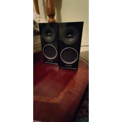 Panasonic 40 inch tv TX-40C300B with 2.1 speakers