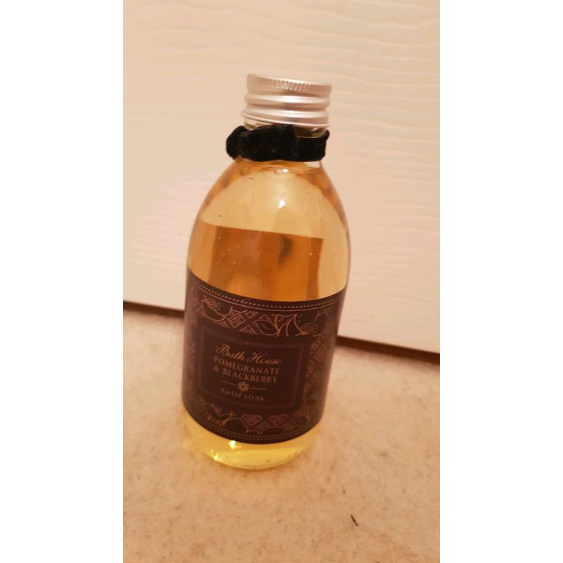 BNWT Bath House Pomegranate bath soak