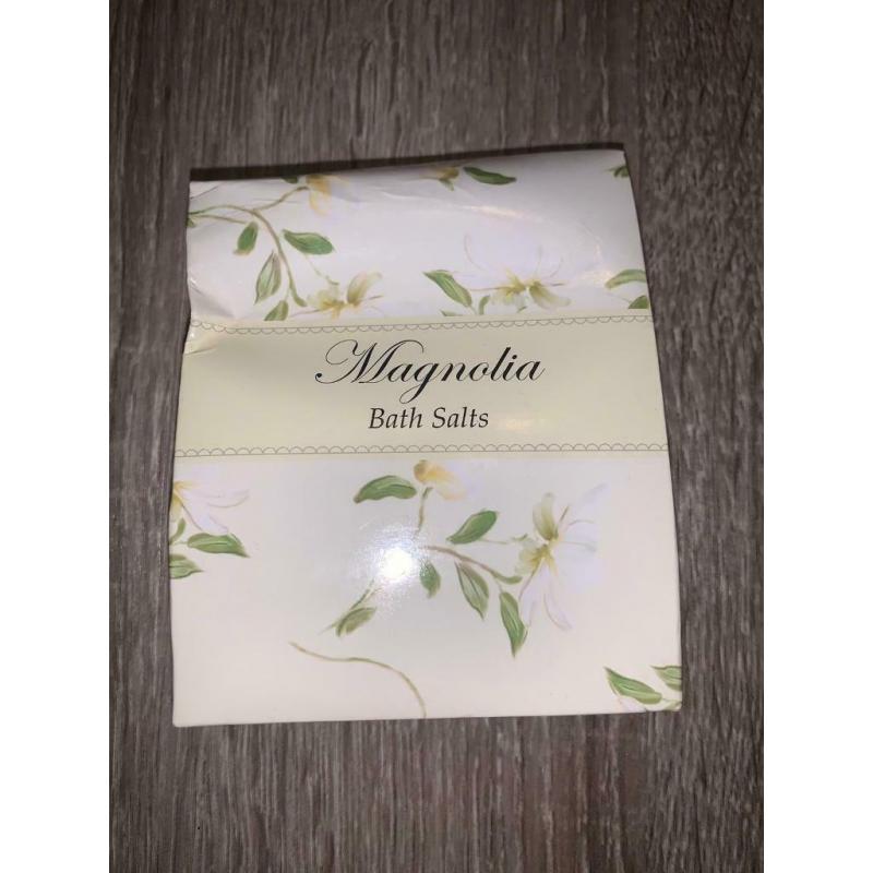 Magnolia bath salts