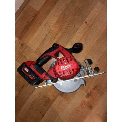 Milwaukee Circular saw with battery and charger