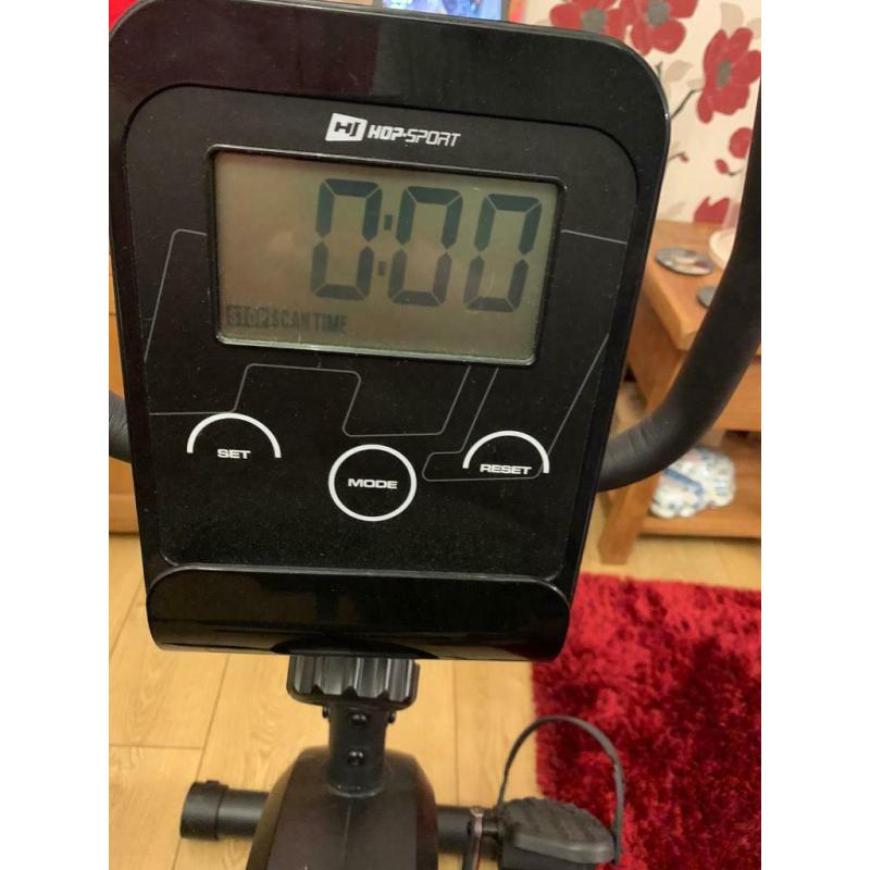 Recumbent exercise bike