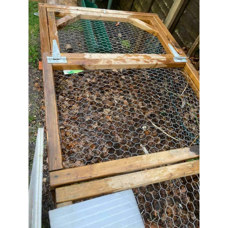 Chicken coop ,8 ft run in 2 half?s with 5 hens this years lay daily