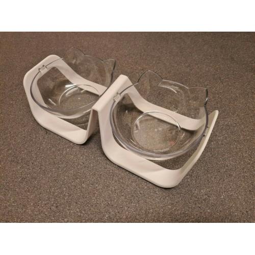 Tilted cat bowls with adjustable angle