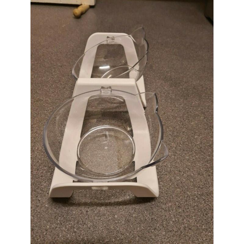 Tilted cat bowls with adjustable angle