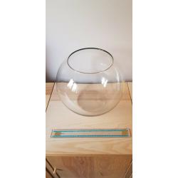 Large goldfish bowl with accessories