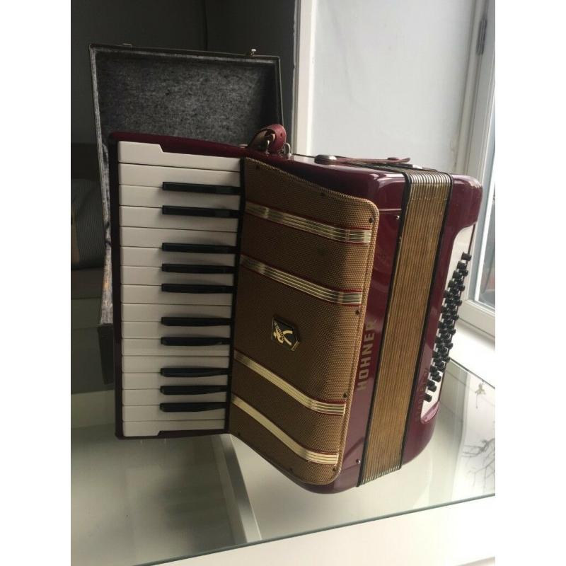 Red Gold Hohner Starlet Piano Accordion MM 26 40