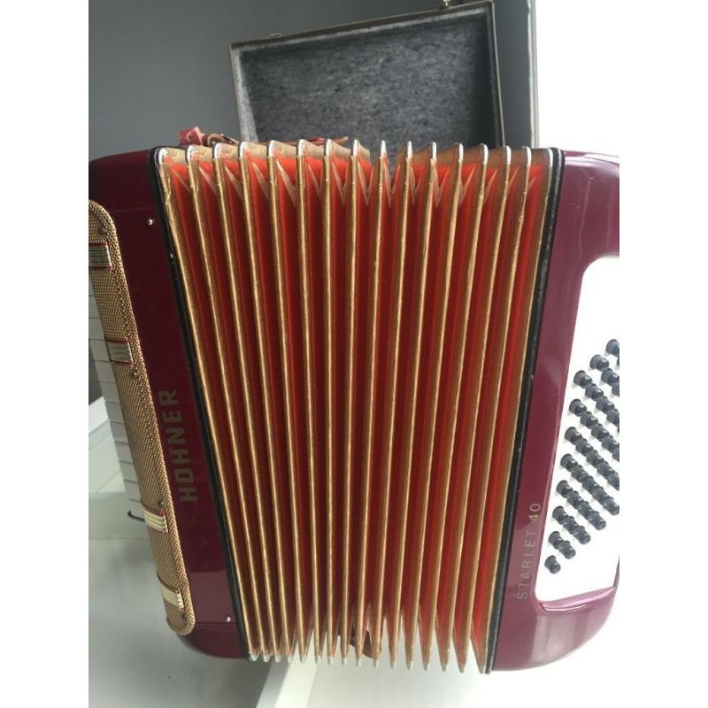 Red Gold Hohner Starlet Piano Accordion MM 26 40