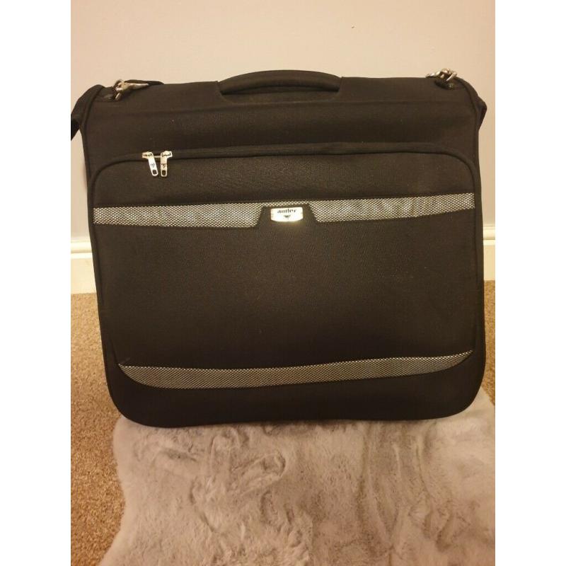 Suit / Dress Holdall / Carrier (ANTLER)
