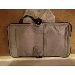 Suit / Dress Holdall / Carrier (ANTLER)