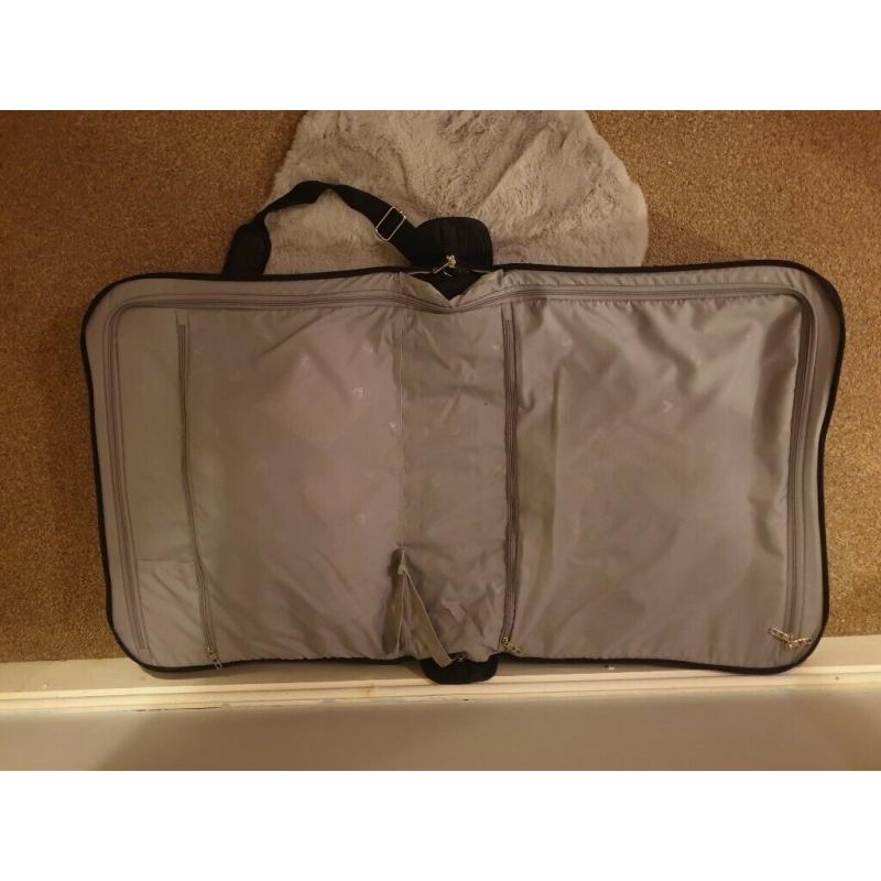 Suit / Dress Holdall / Carrier (ANTLER)