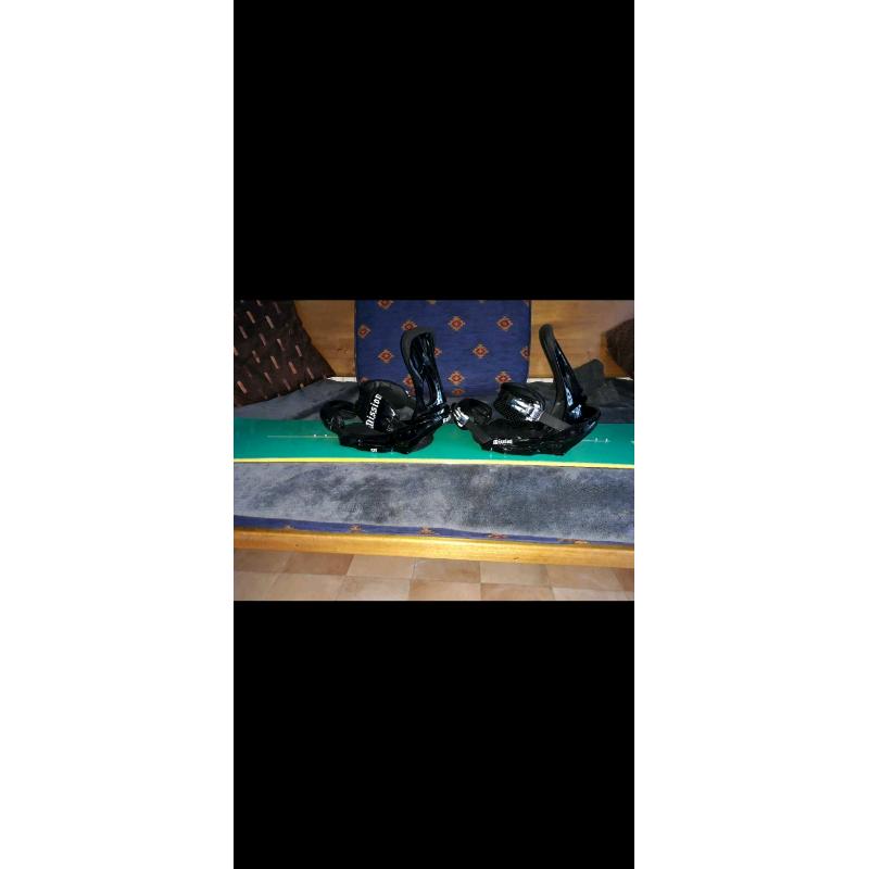 Burton fix snowboard with bindings.