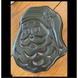 Christmas cake tin