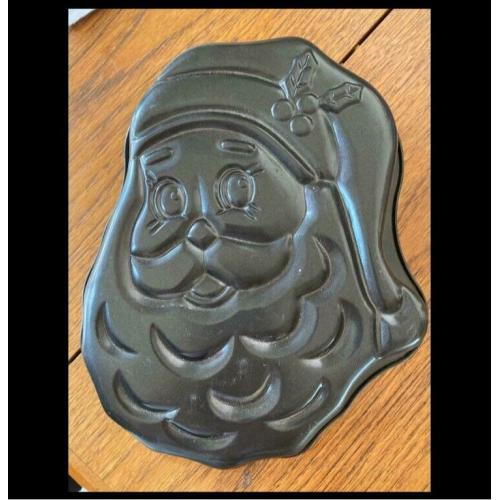 Christmas cake tin