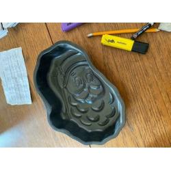 Christmas cake tin