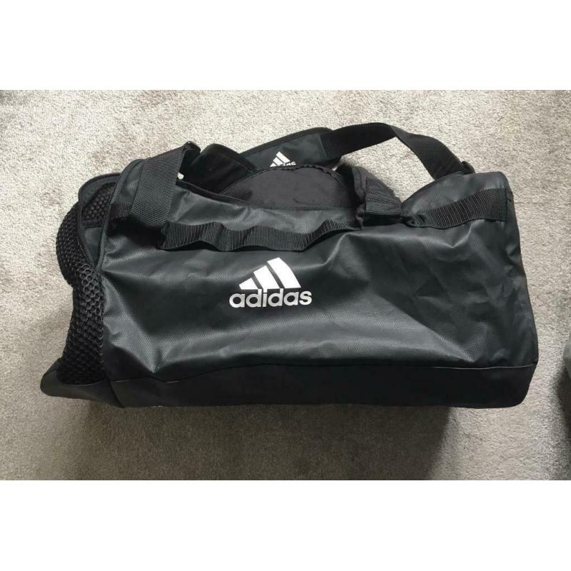ADIDAS CONVERTIBLE TRAINING DUFFEL BAG