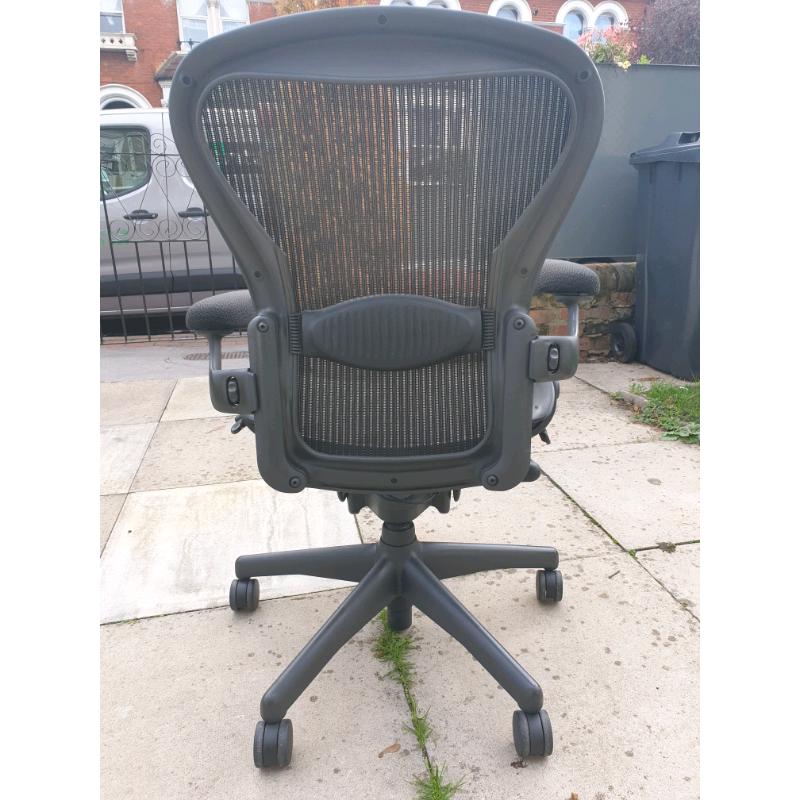 Herman Miller Aeron SIZE B FULLY LOADED - Brand NEW LUMBAR SUPPORT