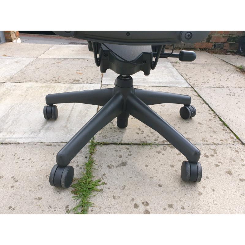 Herman Miller Aeron SIZE B FULLY LOADED - Brand NEW LUMBAR SUPPORT