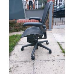 Herman Miller Aeron SIZE B FULLY LOADED - Brand NEW LUMBAR SUPPORT