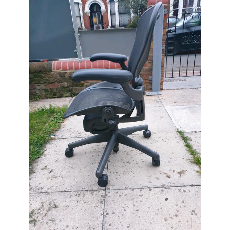 Herman Miller Aeron SIZE B FULLY LOADED - Brand NEW LUMBAR SUPPORT