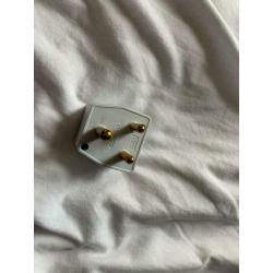 Universal adaptor