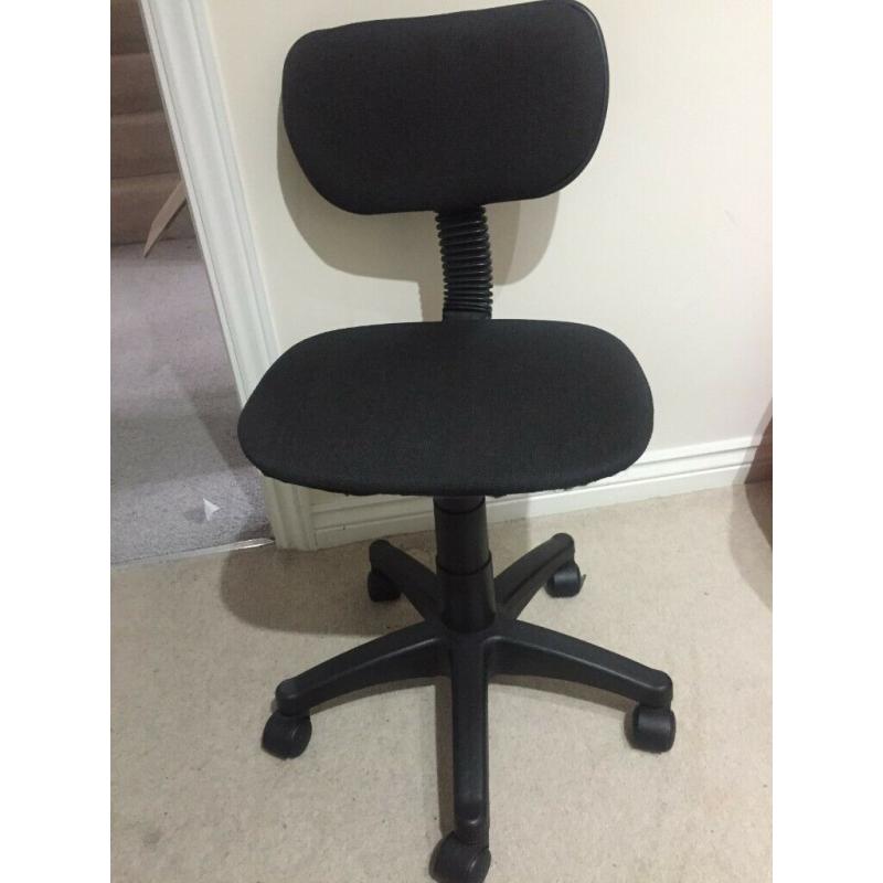 Black cushioned office chair