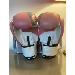 Women?s Boxing Gloves